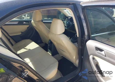 2015 Volkswagen Jetta 1.8T Se z USA, uszkodzony, nr VIN 3VWD07AJ0FM255204